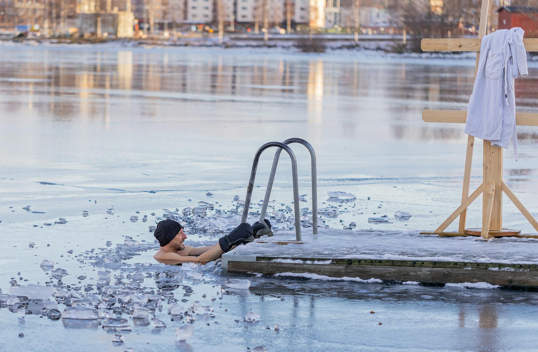 "Do Cold Plunges Actually Help With Anxiety?" What 100+ Studies Reveal About Ice Bath Therapy